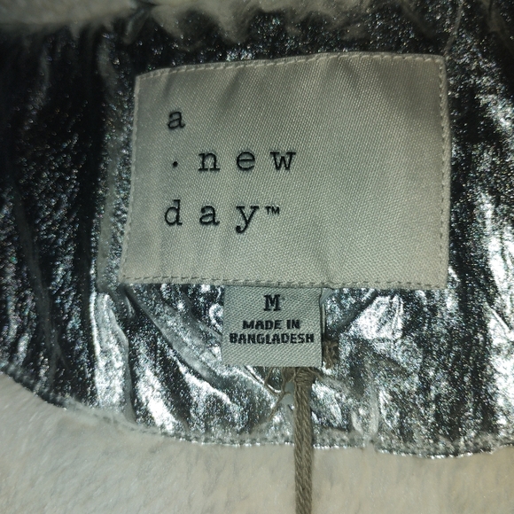 NWT A New Day Silver Puffer  | Size M | Fleece-Lined Interior - Picture 3 of 4